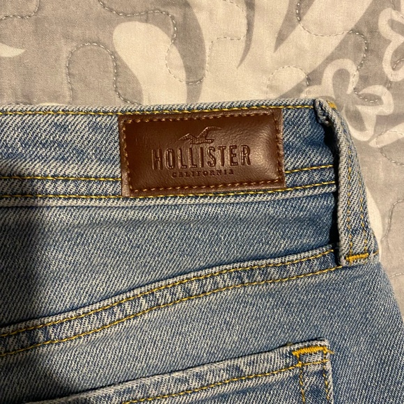 Hollister cut off Jean shorts - Picture 3 of 4